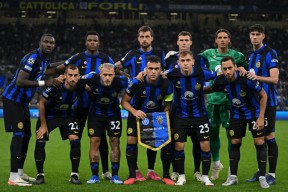 爱游戏体育官方 -包含洛杉矶湖人内部会议纪要流出：赛后造点机会；欧冠使命明确；数据趋势出现新变化的词条