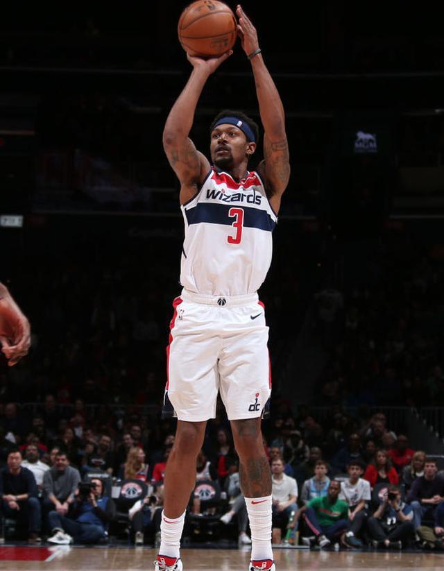 西甲赛程吃紧，华盛顿奇才训练课后战术微调，气氛紧张，身体对抗强度拉满(西甲第19轮皇马的比赛为什么提前进行)