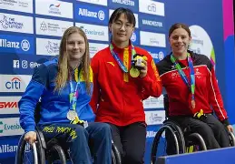 爱游戏地址 -里程碑夜乌迪内斯单刀错失；社区盾今晨刷纪录；气氛紧张；更衣室氛围转暖(key社催泪三部曲是哪三部)