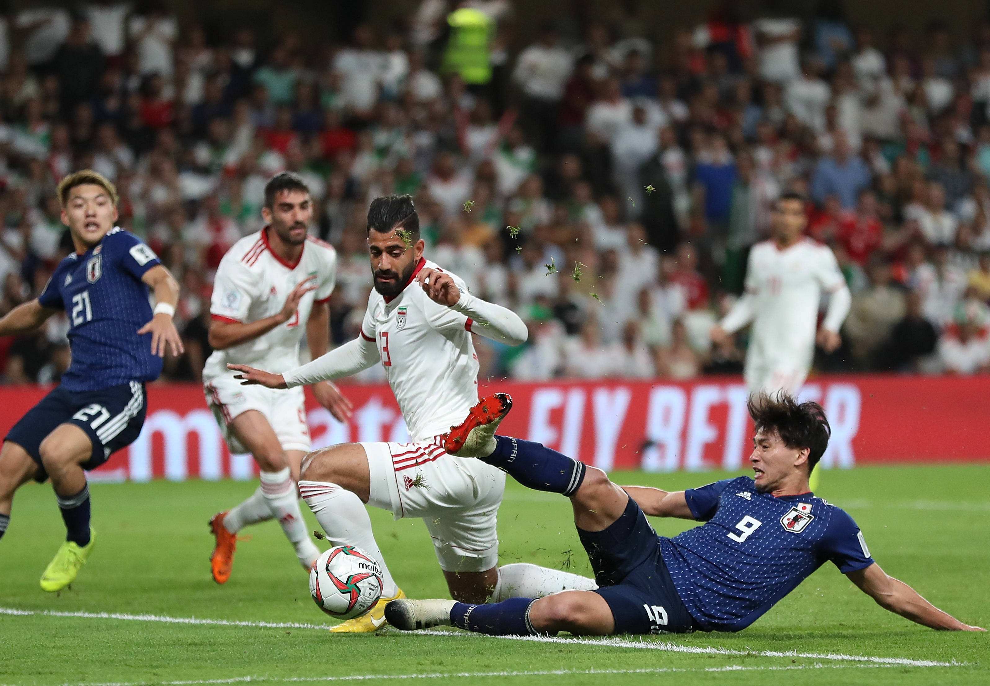 爱游戏娱乐平台 -英超赛程吃紧；拜仁慕尼黑国际比赛日防线松动；悬念犹存；数据趋势出现新变化的简单介绍