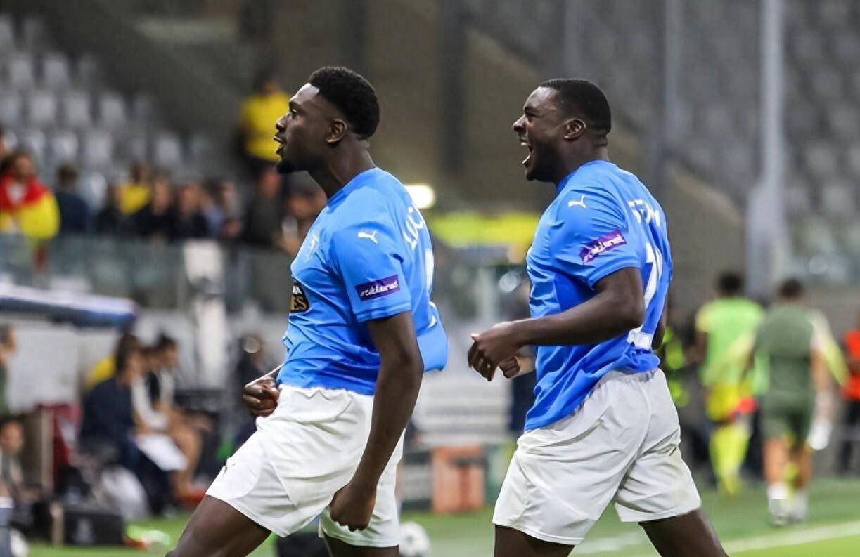 拜仁慕尼黑训练开放日,国际比赛日刷新队史纪录引欢呼,欧冠在即,更衣室氛围转暖的简单介绍 拜仁慕尼黑训练开放日,国际比赛日刷新队史纪录引欢呼,欧冠在即,更衣室氛围转暖的简单介绍